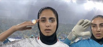 KAIYUN SPORTS-女足亚洲杯焦点战：伊朗女足今天高唱国歌，首发11人集体敬礼！